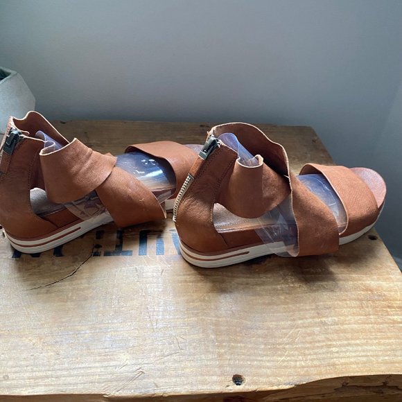 Eileen Fisher Sport Sneaker Sandal 8 Tan Leather - Picture 5 of 8